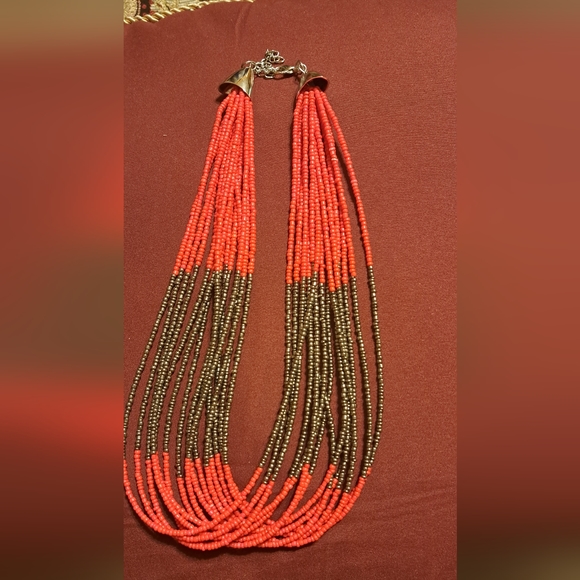 Red and charcoal beaded necklace/ earrings set - Picture 2 of 3